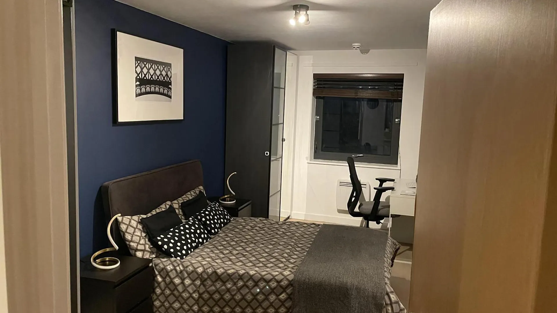 Charming 2-Bed Apartment In Bow London contacts